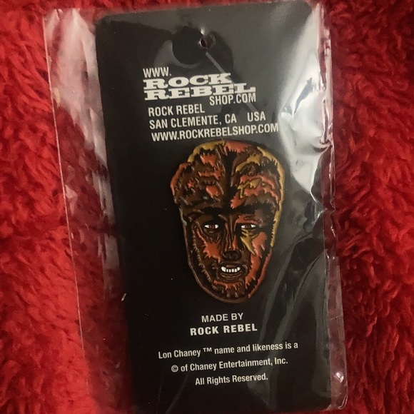 Wolfman enamel pin - Picture 5 of 5